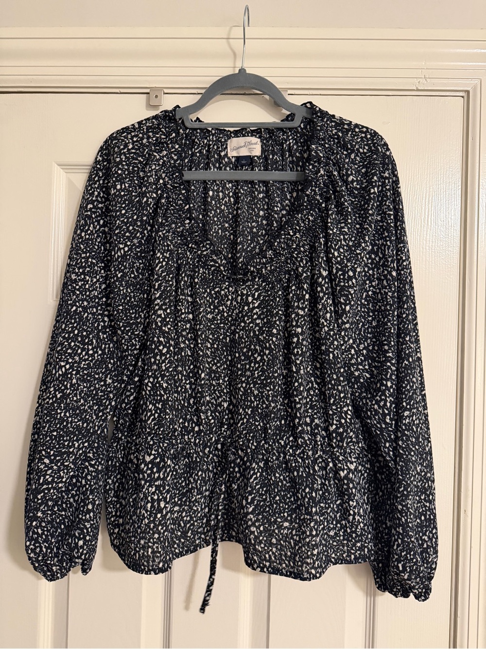Women’s Black and White Printed Long-Sleeve Blouse